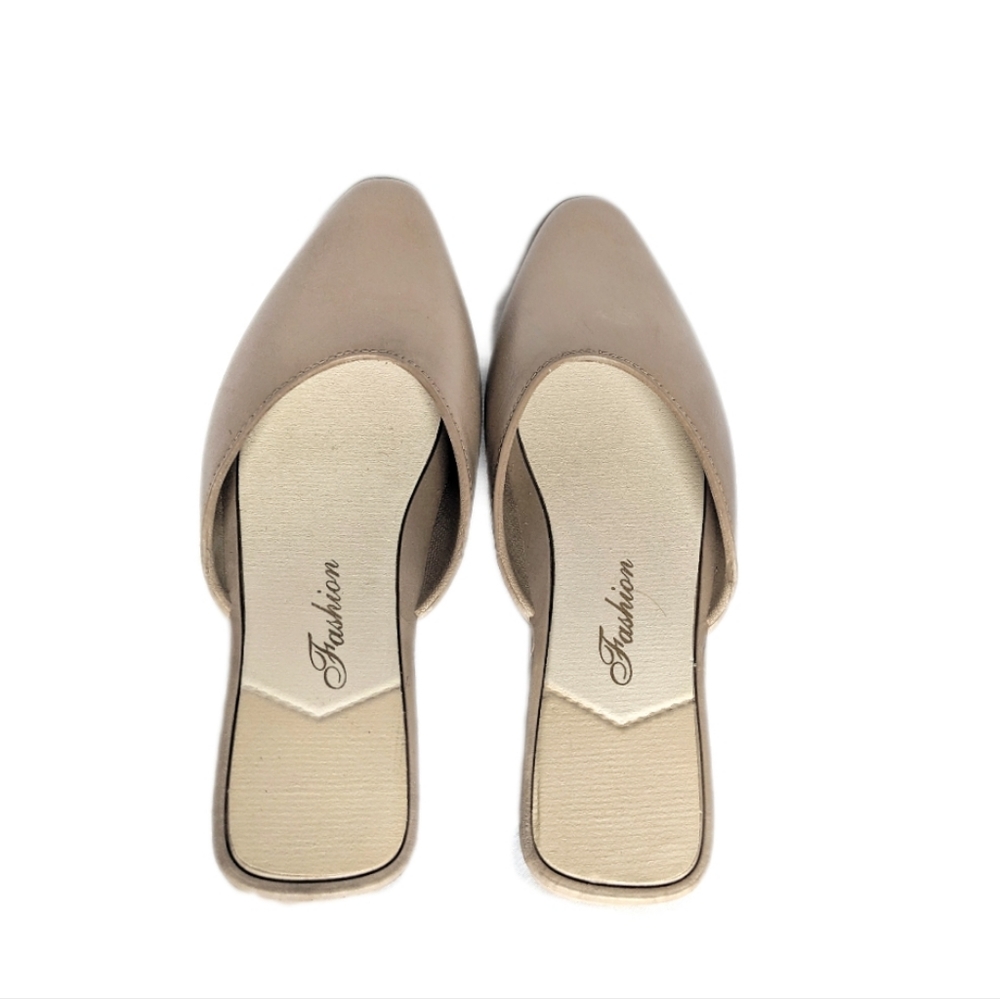 Everyday, Slip-On Pointed Toe Nude Mules in Size 6